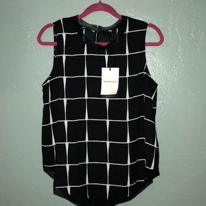 Black/white sleeveless blouse